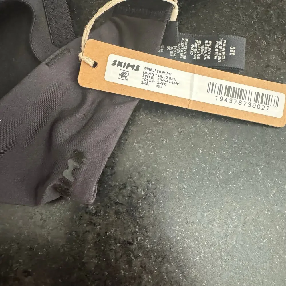 SKIMS Wireless Form Lightly Lined Bra in Onyx - Picture 5 of 5